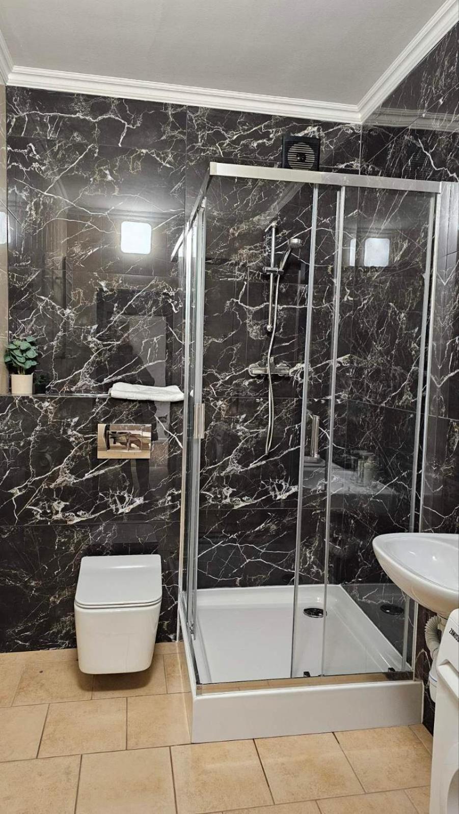 Black Room Apartment Mukaçeve Dış mekan fotoğraf